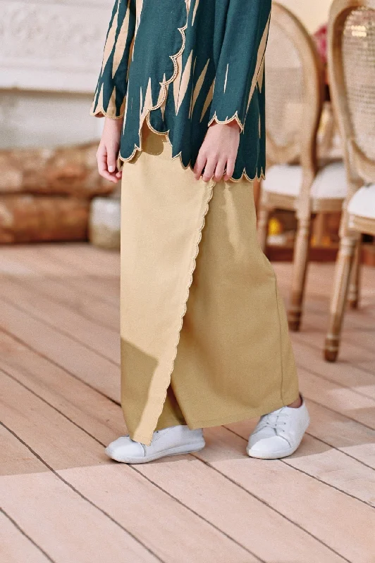 The Menuai Broderie Folded Skirt - British Khaki cashmere skirt soft