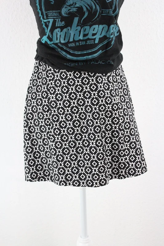 Vintage Black n' White Skirt (S) wool skirt sturdy