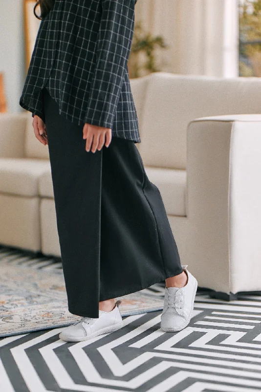 The Caya Bintang Folded Skirt - Black wool skirt sturdy