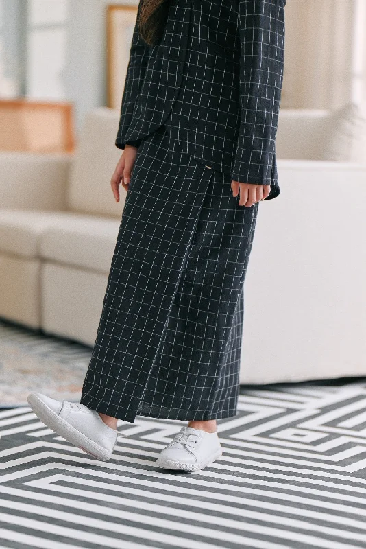 The Caya Bintang Folded Skirt - Good Black Checked corduroy skirt textured