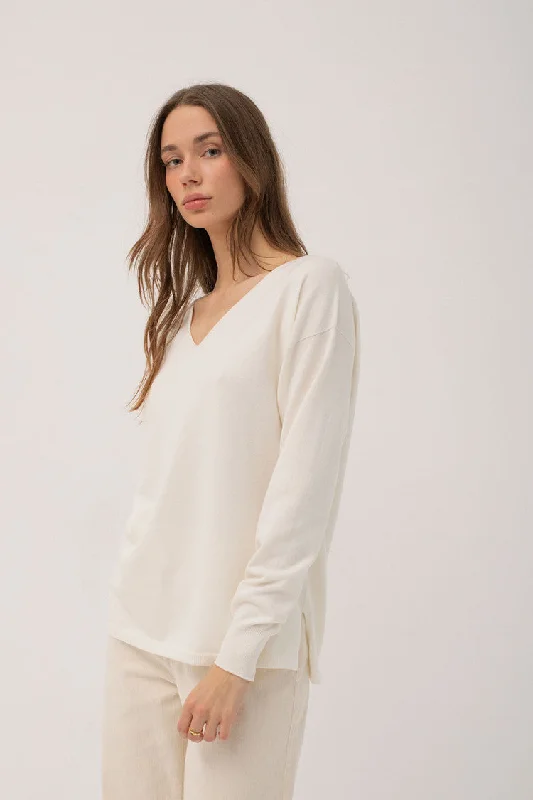 Mus & Bombon Nilo Basic V-Neck Sweater | White Solid Print Embellished