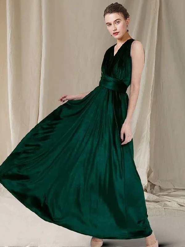 A-Line Mother of the Bride Dress Elegant V Neck Floor Length Velvet Sleeveless with Pleats Ruched
