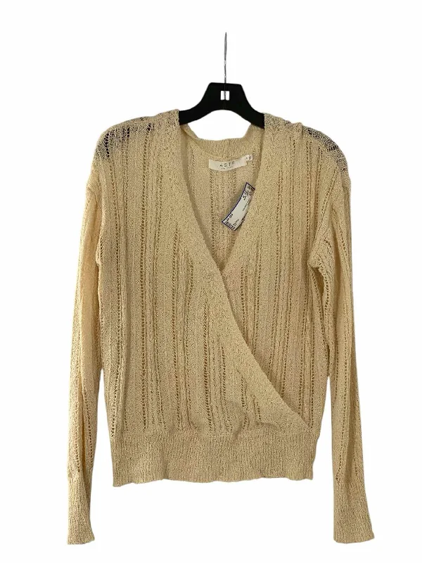 ASTR Size M Cream Loose Knit Sweater Elegant Classic Vintage